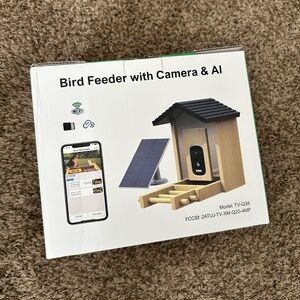 Bird feeder with Solar Powered Camera and Ai to identify birds